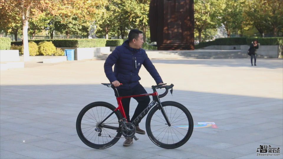 厉害了野兽骑行 初见新一代碳纤维专业自行车LEOPARD PRO 智能公会