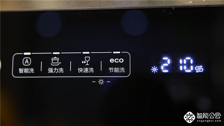 谁说厨房沉闷？东芝全智能洗碗机Z2演绎橱柜之上的时尚品位 智能公会