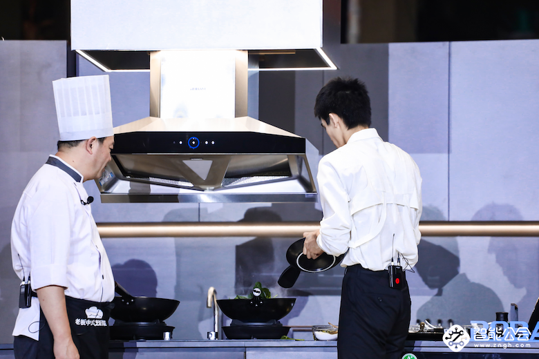 老板电器年度新品重磅发布  引领中国新厨房消费趋势 智能公会