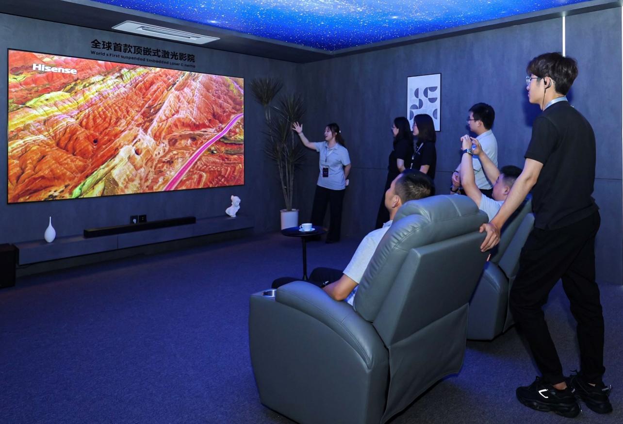 业界首创！海信发布全球首款120吋可折叠激光电视 智能公会