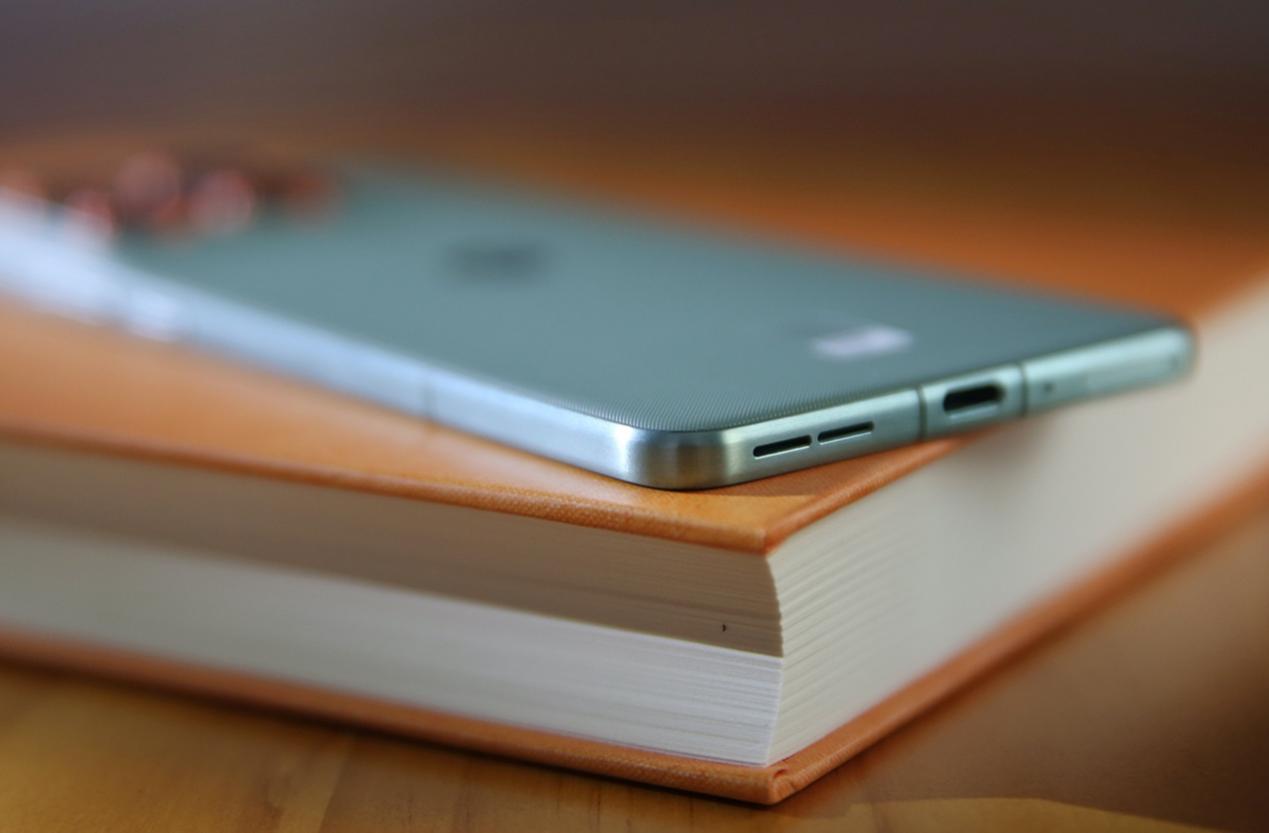 轻薄全能旗舰 体验无短板 联想moto X70 Air AI手机深度评测 轻薄全能旗舰 体验无短板 联想moto X70 Air AI手机深度评测 智能公会