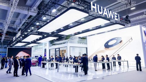 华为在电信科技大会上“秀肌肉”：468㎡展区装下...