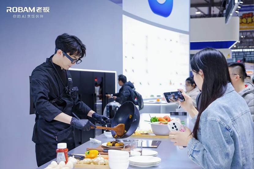 能用眼镜做饭?老板电器发布全球首款AI烹饪眼镜 智能公会